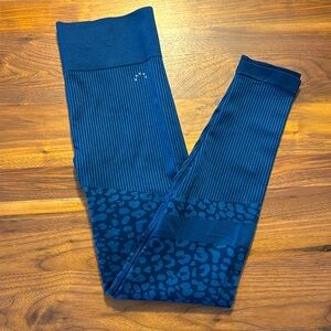 Varley Blue Seamless Animal Print Leggings, size Medium